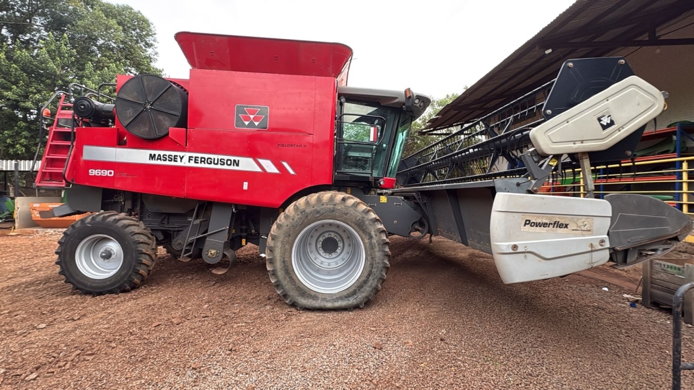 colheitadeira massey ferguson 9690 + plataforma de corte 25f ano 2011