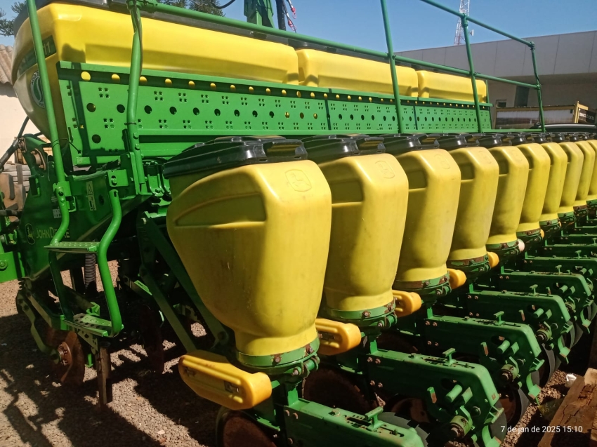 plantadeira john deere 1111ano 2011