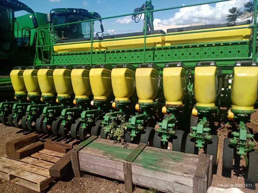 plantadeira john deere 1111ano 2011