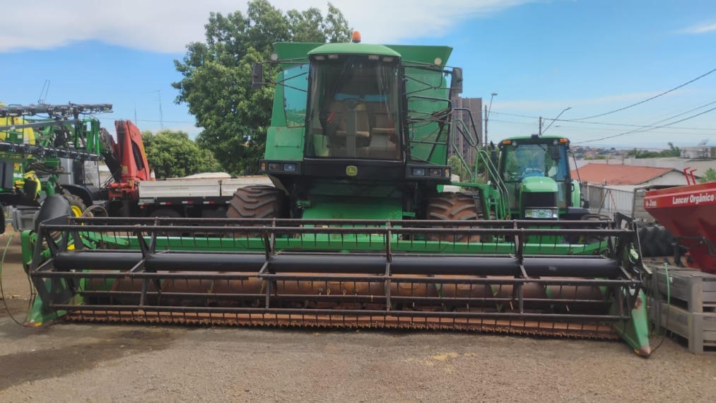 colheitadeira jd 1550 + plataforma de corte 622 ano 2004 colheitadeira jd 1550 + plataforma de corte 622 ano 2004