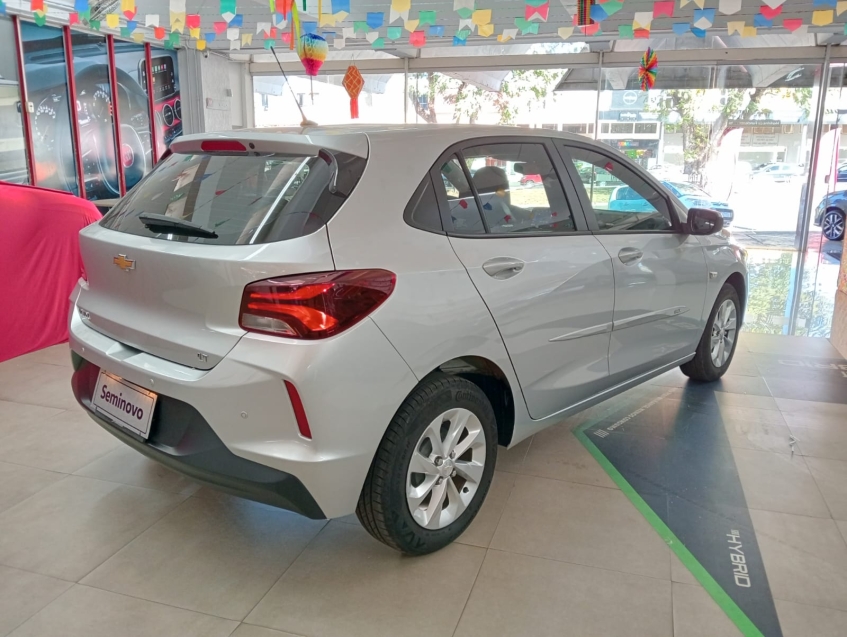 chevrolet onix 1.0 lt manual