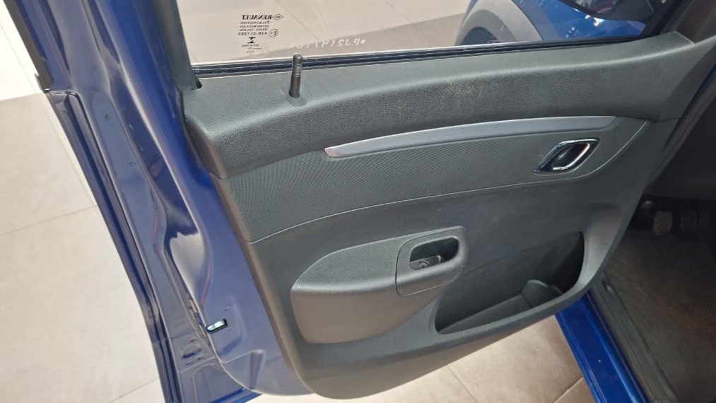 renalt kwid outsider seminovo13