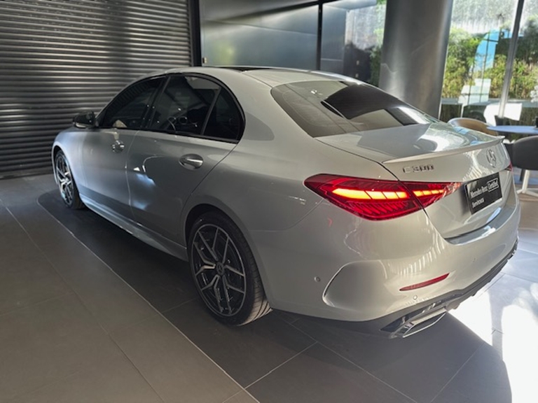 mercedes-benz c 300 2.0 eq boost hibrido amg line 9g-tronic 4p automatico 20244