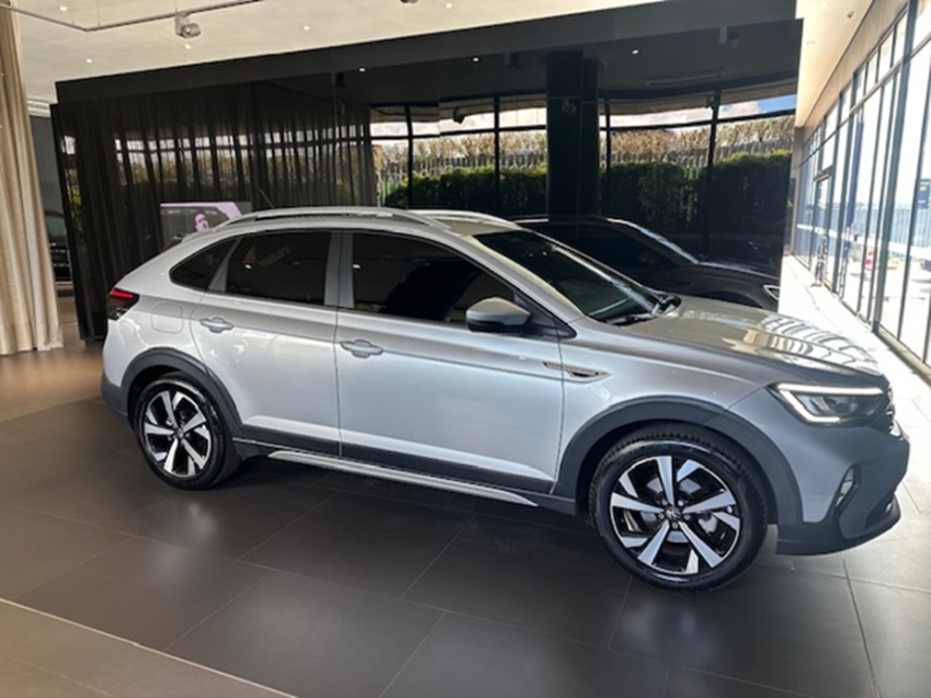 volkswagen nivus 1.0 200 tsi total flex highline automatico 4p 20215