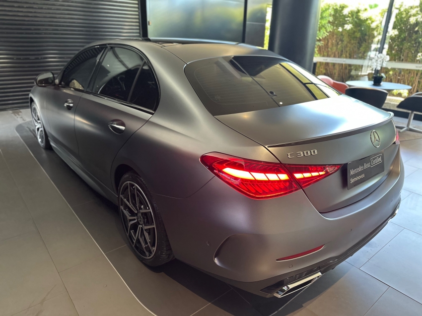 mercedes-benz c 300 2.0 eq boost hibrido amg line 9g-tronic 4p automatico 20235