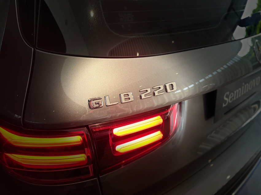 mercedes-benz glb 220 2.0 mhev amg line 4matic 8g-dct hibrido 4p automatico 20256