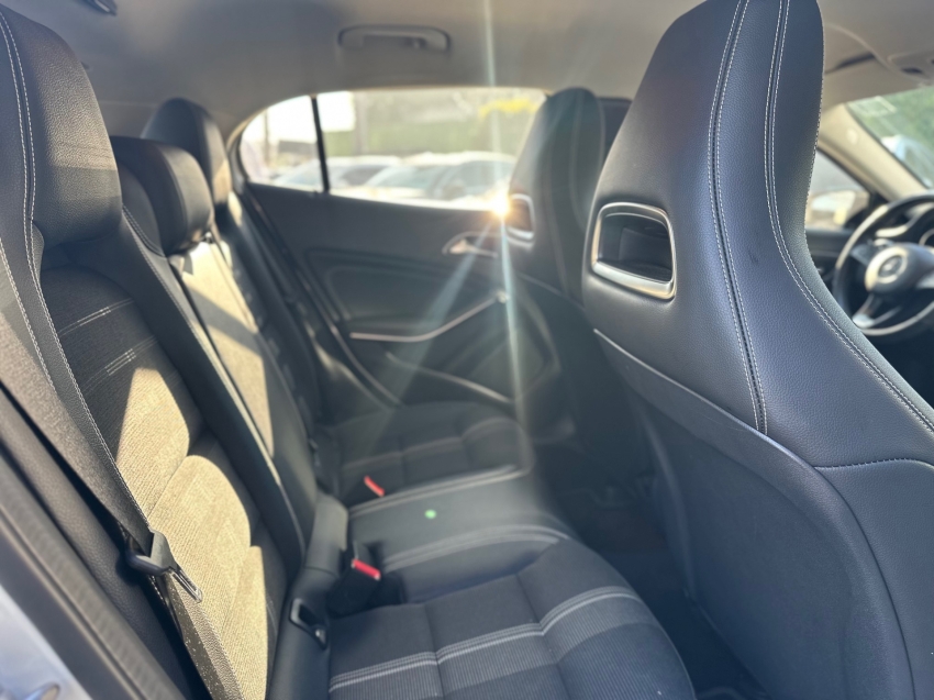 mercedes-benz gla 200 1.6 cgi flex night 7g-dct 4p automatico 20199