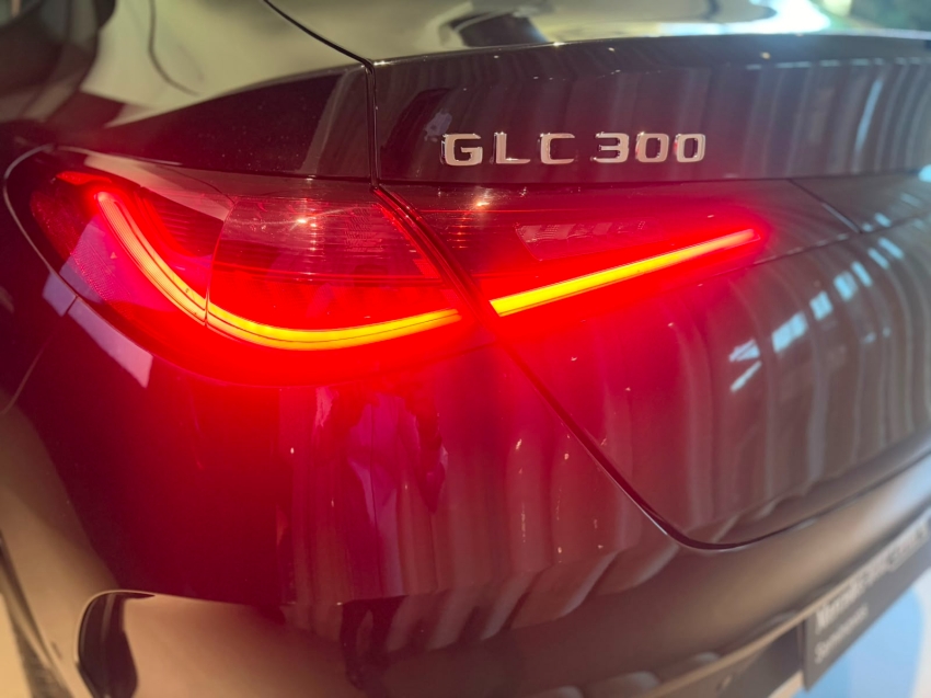 mercedes-benz glc 300 2.0 mhev amg line coupe 4matic 9g-tronic hibrido 4p automatico 20254
