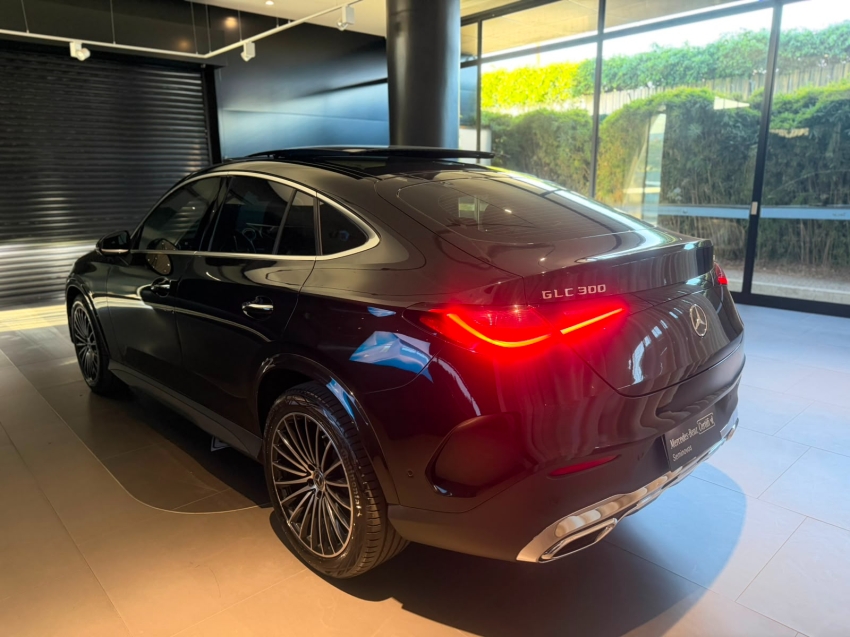 mercedes-benz glc 300 2.0 mhev amg line coupe 4matic 9g-tronic hibrido 4p automatico 20255
