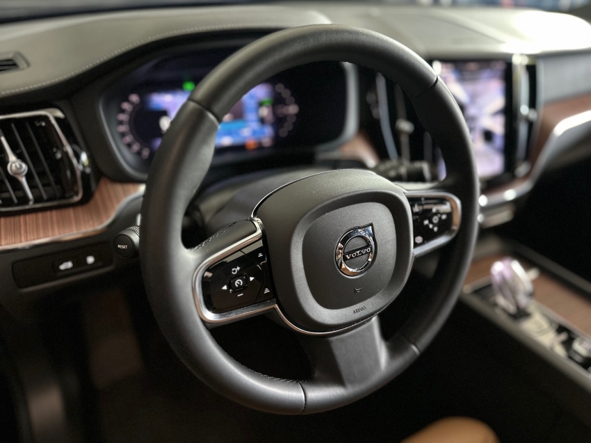 volvo xc60 2.0 t8 recharge ultimate dark awd geartronic hibrido 4p automatico 202412