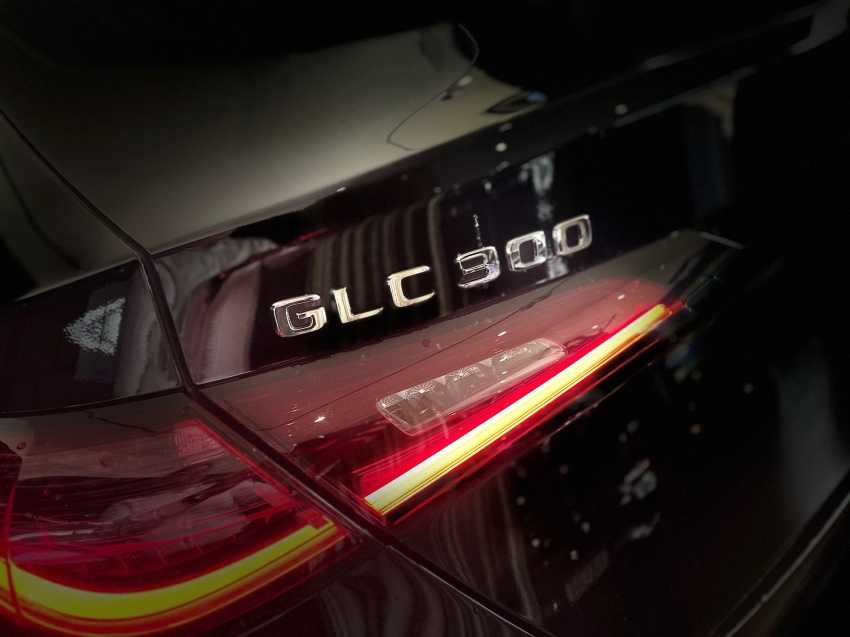 mercedes-benz glc 300 2.0 mhev amg line coupe 4matic 9g-tronic hibrido 4p automatico 20258
