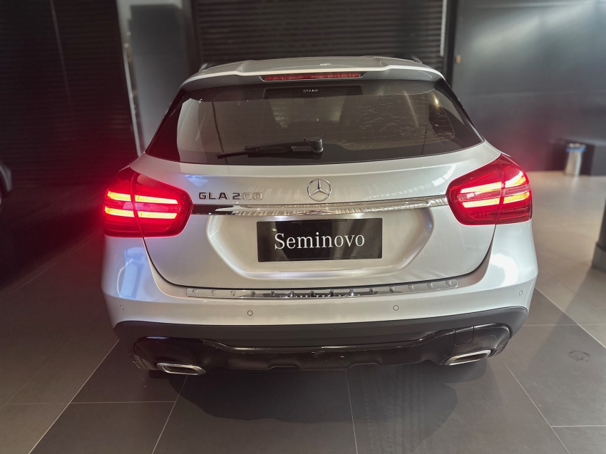 mercedes-benz gla 200 1.6 cgi flex night 7g-dct 4p automatico 20195