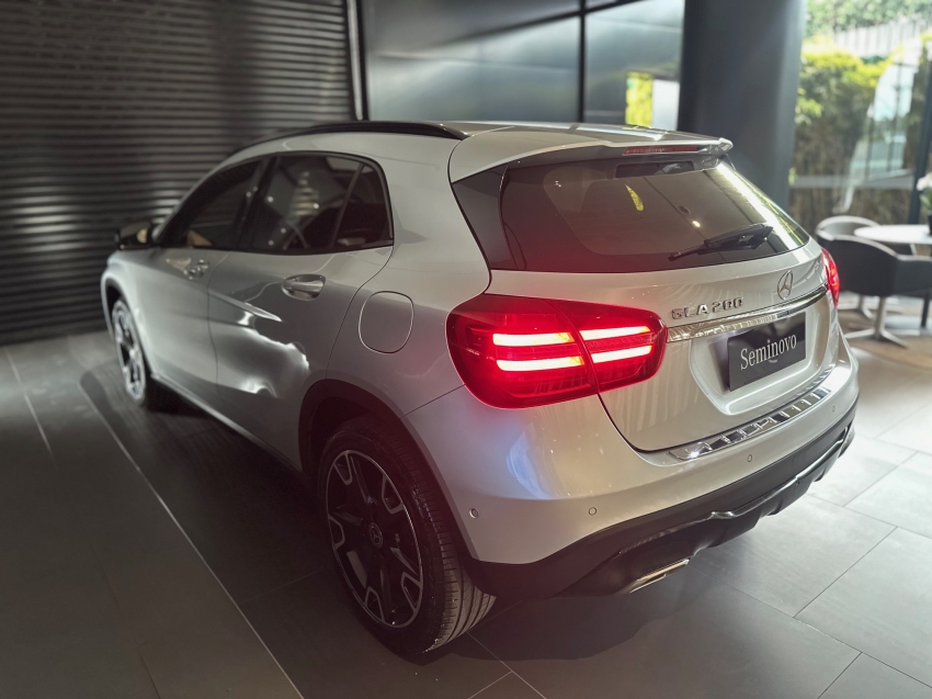mercedes-benz gla 200 1.6 cgi flex night 7g-dct 4p automatico 20194