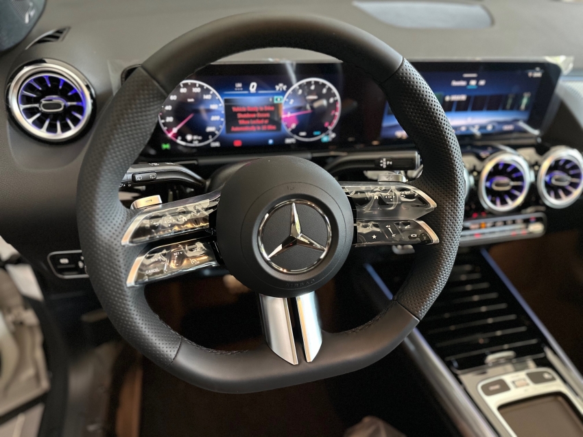 mercedes-benz gla 200 1.3 mhev amg line 7g-dct hibrido 4p automatico 202613