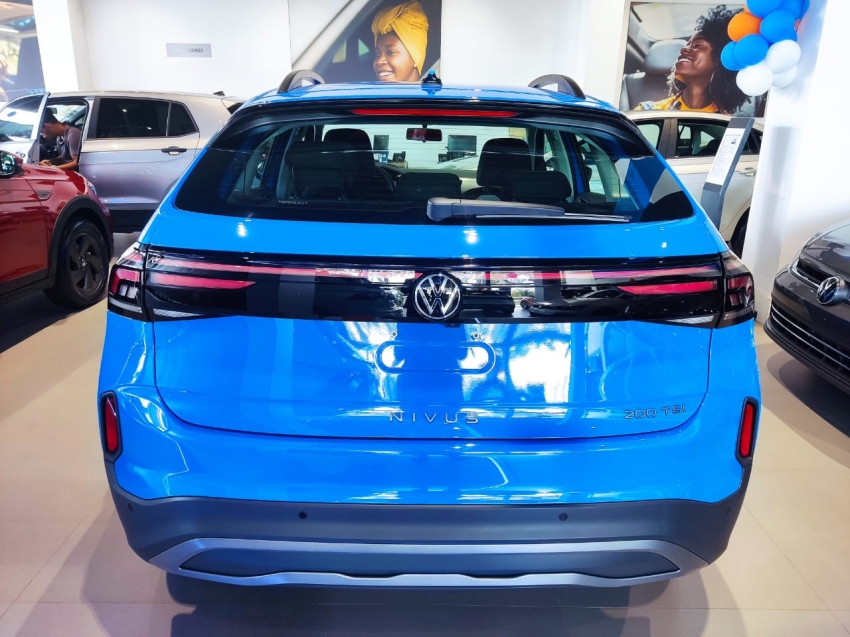 volkswagen nivus 1.0 200 tsi total flex comfortline automatico 4p 2025