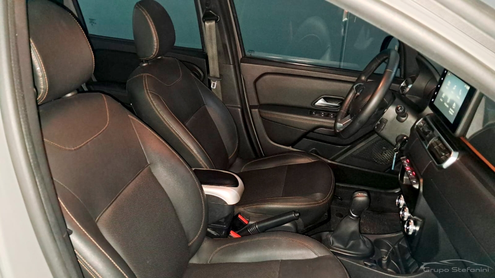 renault oroch 1.3 tce flex outsider x-tronic 4p automatico 2025