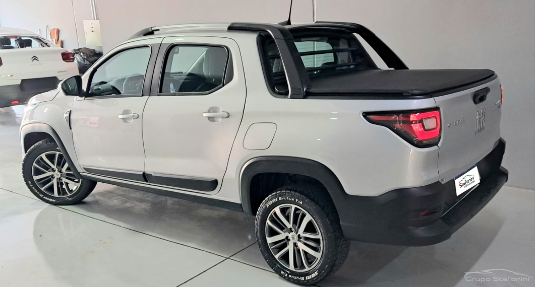 fiat strada 1.3 firefly flex volcano cd cvt 4p automatico 2022