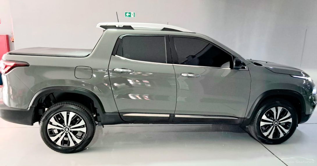fiat toro 1.3 turbo 270 flex volcano at6 4p automatico 2025