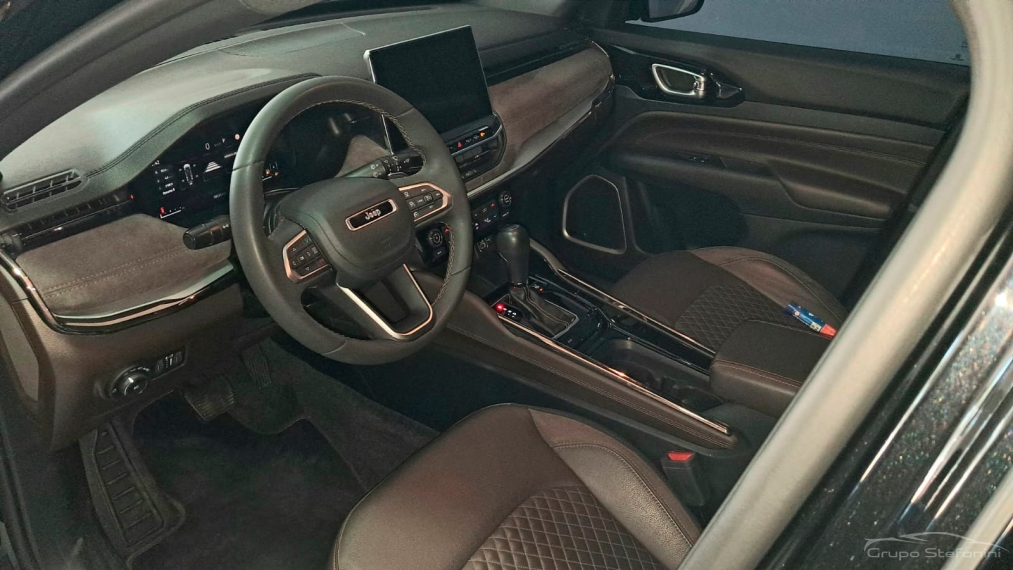 jeep commander 1.3 t270 turbo flex overland at6 4p automatico 20233 jeep commander 1.3 t270 turbo flex overland at6 4p automatico 20233