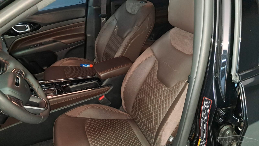 jeep commander 1.3 t270 turbo flex overland at6 4p automatico 20234 jeep commander 1.3 t270 turbo flex overland at6 4p automatico 20234