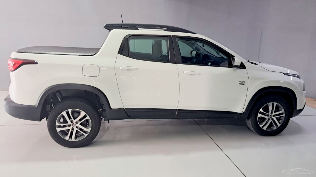 fiat toro 2.0 16v turbo diesel freedom 4wd at9 4p automatico 20198
