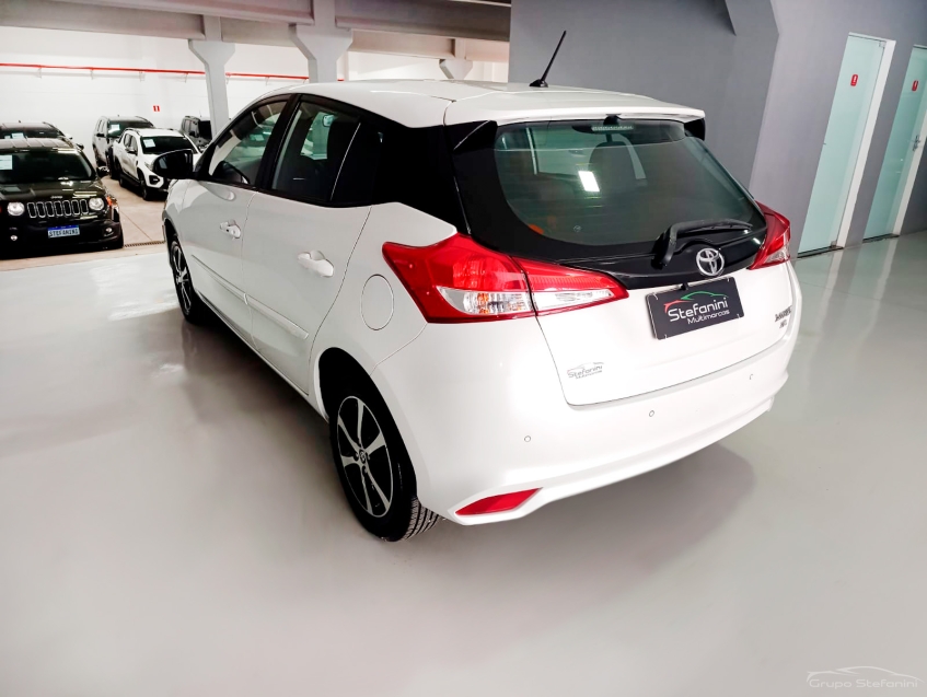 toyota yaris 1.5 16v flex xl plus connect multidrive 4p automatico 202113