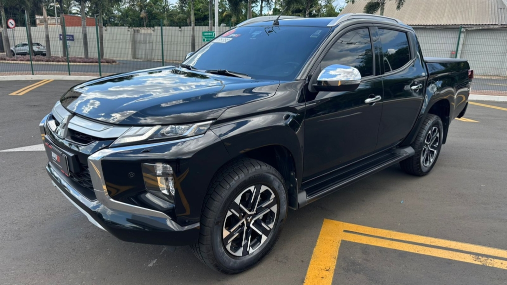mitsubishi l200 triton 2.4 16v turbo diesel sport hpe-s cd 4p 4x4 automatico 2024