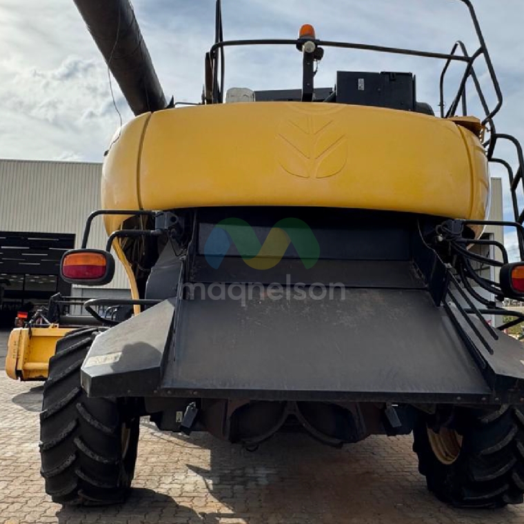 new holland colheitadeira cr 9060 2011 diesel 1p semiautomatico12