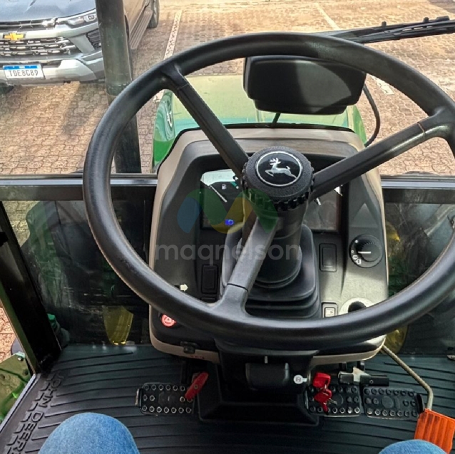 trator john deere  5080e8