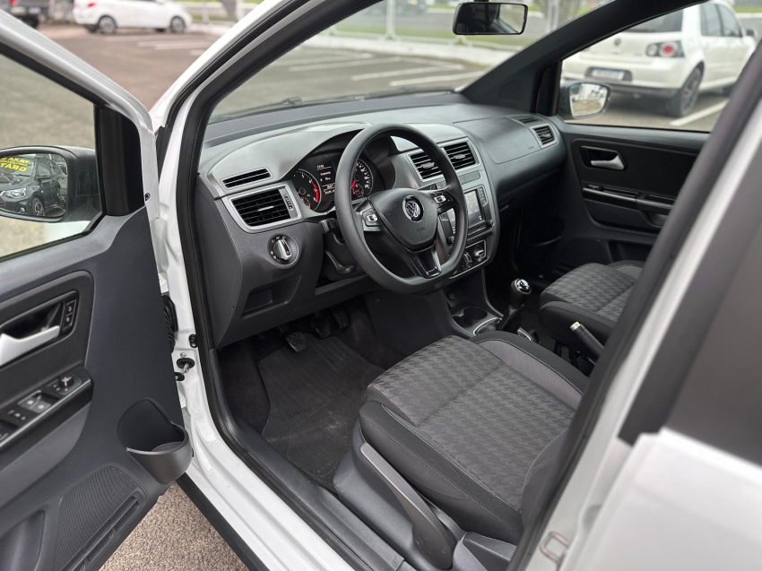 volkswagen fox 1.0 mpi track 12v flex 4p manual 2018