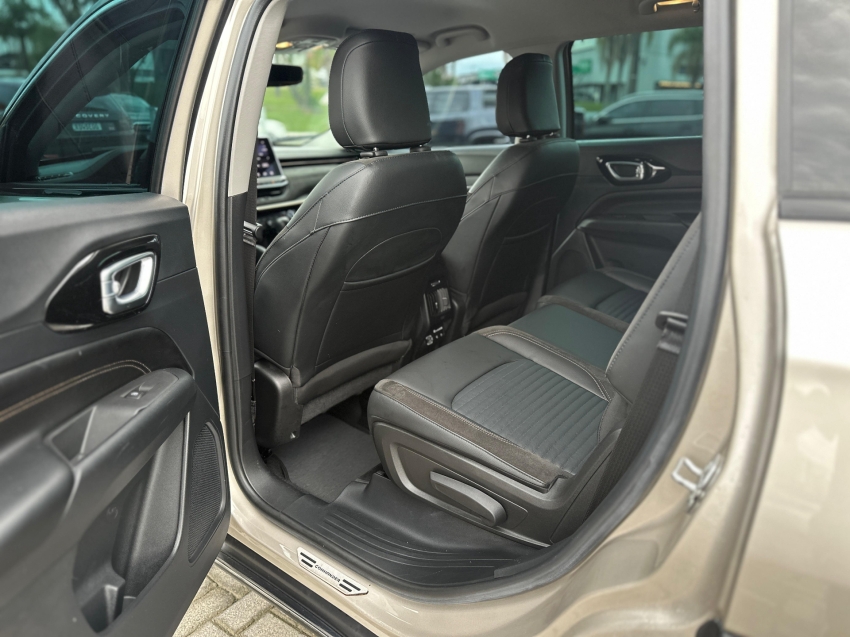 jeep commander 2.0 td380 turbo diesel limited at9 1.9 5p automatico 2023