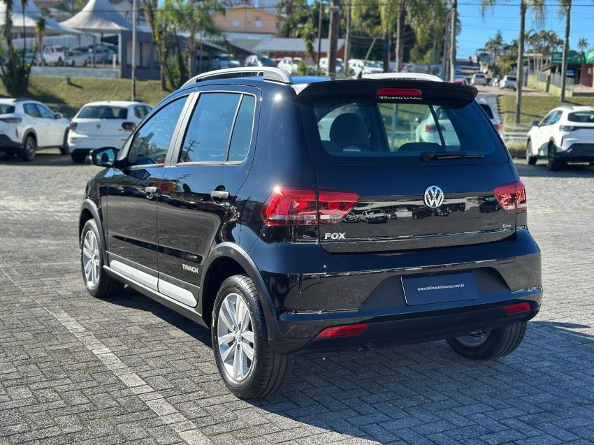 volkswagen fox 1.0 mpi track 12v flex 4p manual 2017