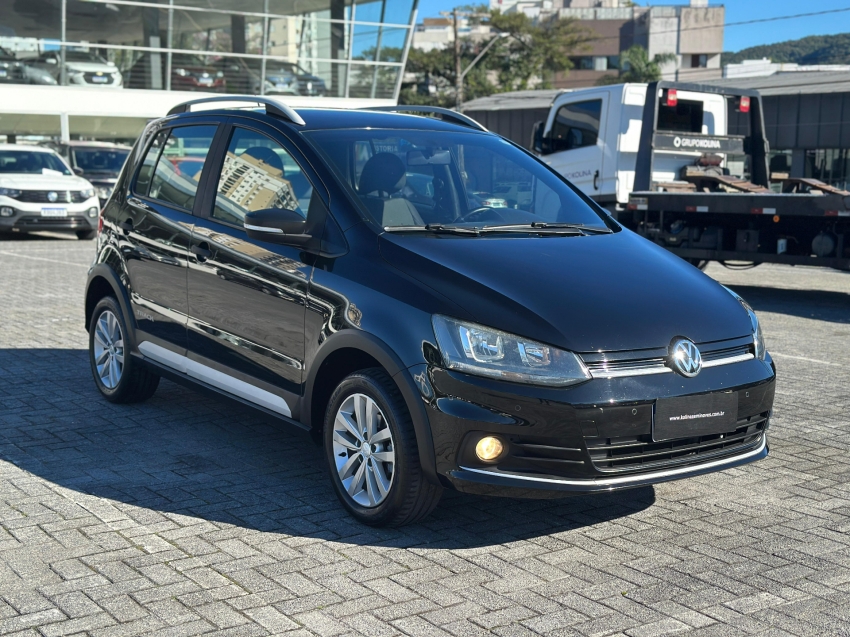 volkswagen fox 1.0 mpi track 12v flex 4p manual 2017