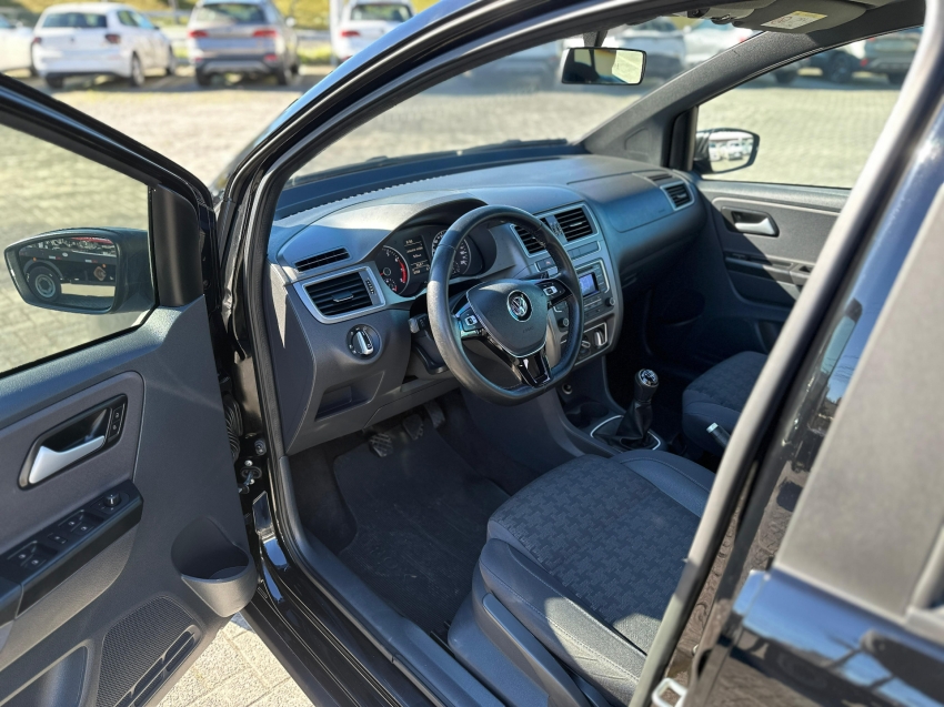 volkswagen fox 1.0 mpi track 12v flex 4p manual 2017