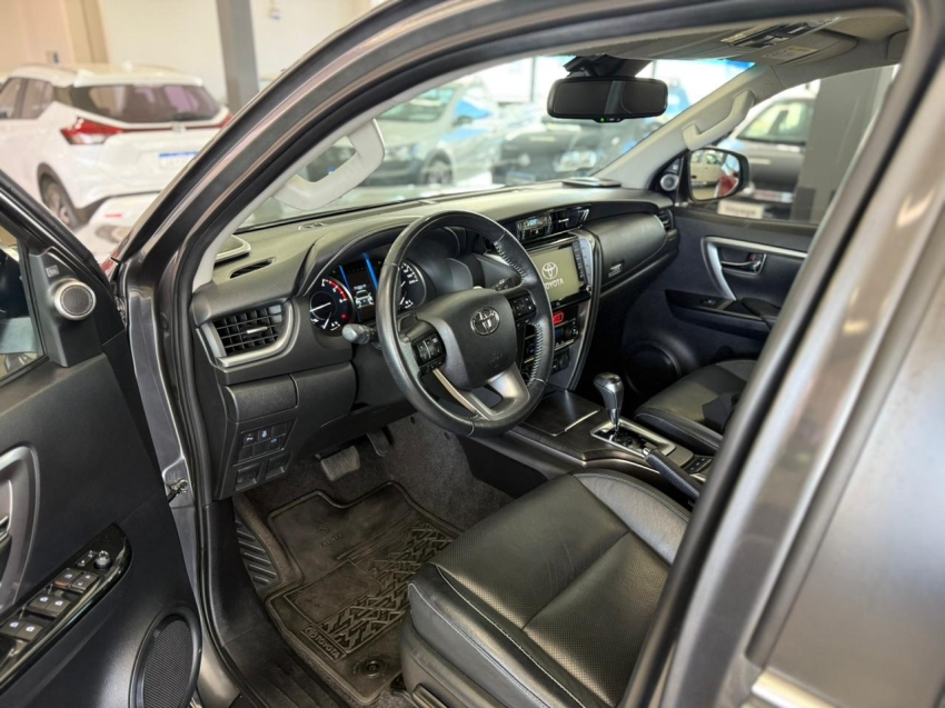 toyota hilux sw4 2.8 d-4d turbo diesel srx 7l 4x4 automatico 2.7 5p 20216