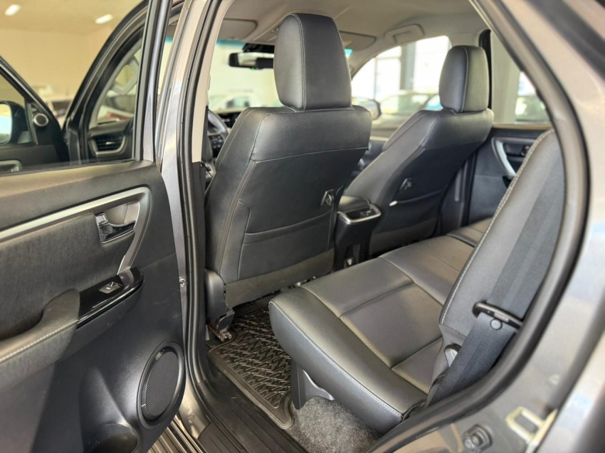 toyota hilux sw4 2.8 d-4d turbo diesel srx 7l 4x4 automatico 2.7 5p 20219