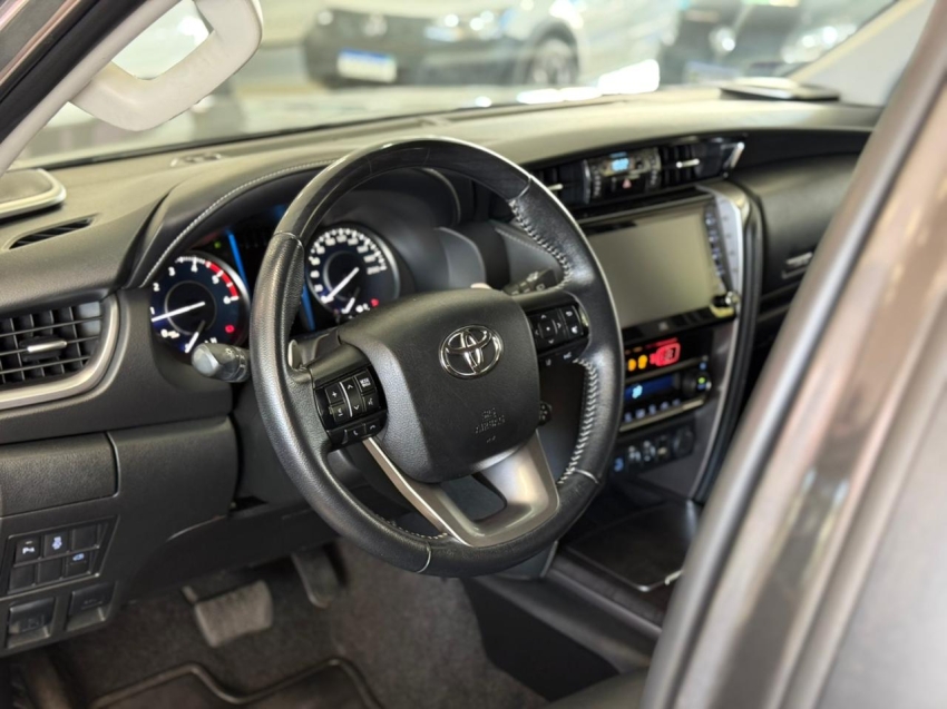 toyota hilux sw4 2.8 d-4d turbo diesel srx 7l 4x4 automatico 2.7 5p 20217