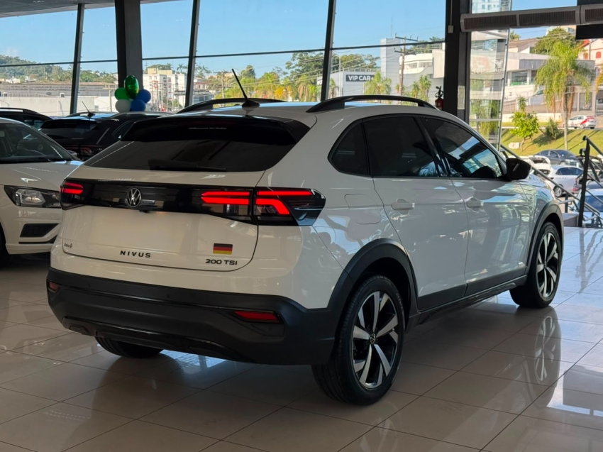 volkswagen nivus 1.0 200 tsi total flex highline automatico 4p 20235