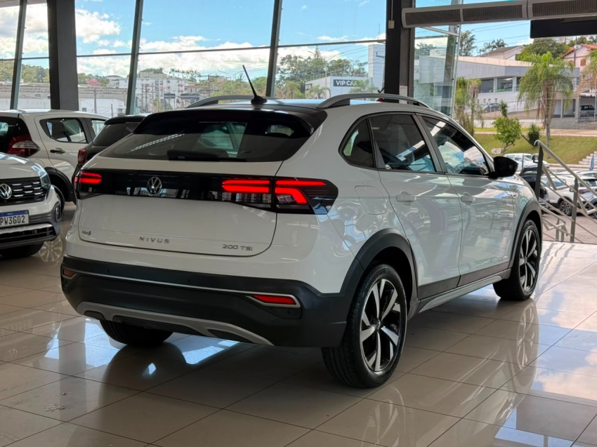 volkswagen nivus 1.0 200 tsi total flex highline automatico 4p 20215
