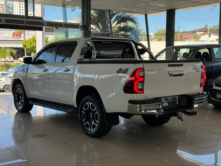 toyota hilux 2.8 d-4d turbo diesel cd srx 4x4 automatico 4p 20213