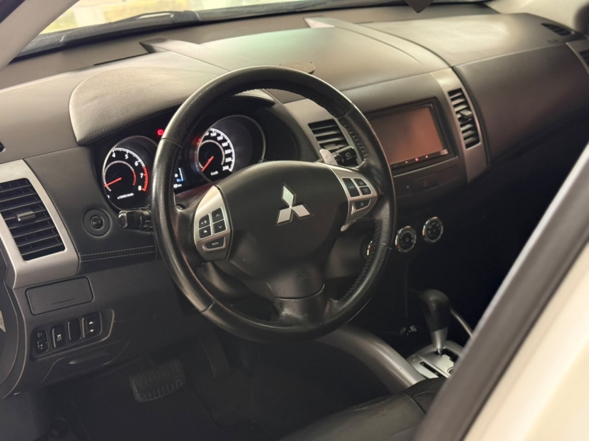 mitsubishi outlander 3.0 gt 4x4 v6 24v gasolina 4p automatico 2.9 20137
