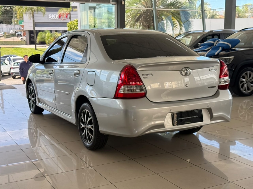 toyota etios 1.5 platinum sedan 16v flex 4p automatico 20183