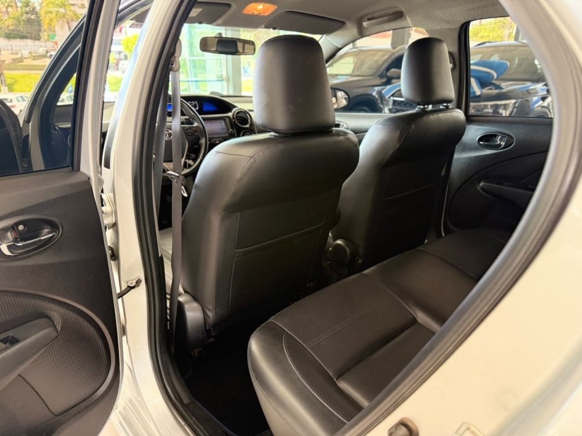 toyota etios 1.5 platinum sedan 16v flex 4p automatico 20189