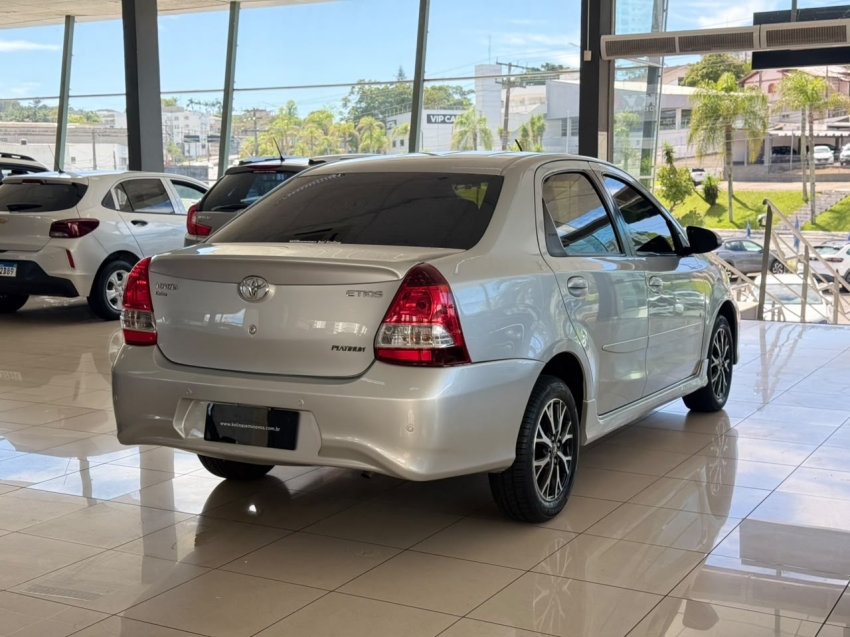 toyota etios 1.5 platinum sedan 16v flex 4p automatico 20185