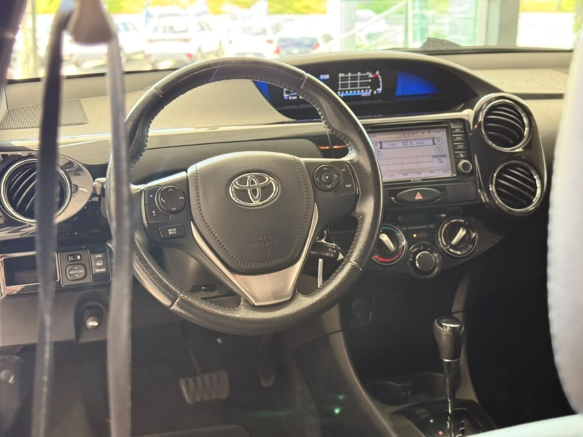 toyota etios 1.5 platinum sedan 16v flex 4p automatico 20188