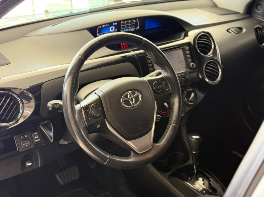toyota etios 1.5 platinum sedan 16v flex 4p automatico 20187