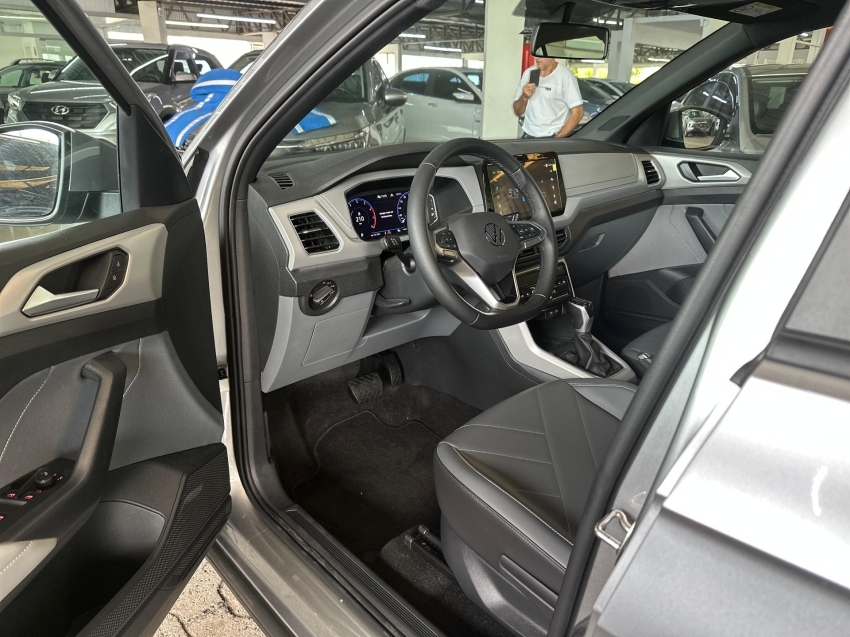 volkswagen t-cross 1.0 200 tsi total flex comfortline automatico 4p 2025