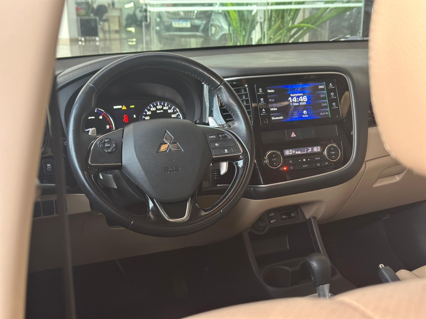 mitsubishi outlander 2.2 4x4 16v diesel 4p automatico 5p 2016