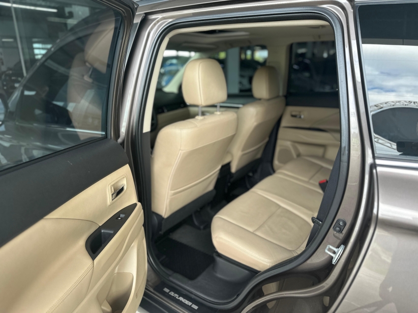 mitsubishi outlander 2.2 4x4 16v diesel 4p automatico 5p 2016