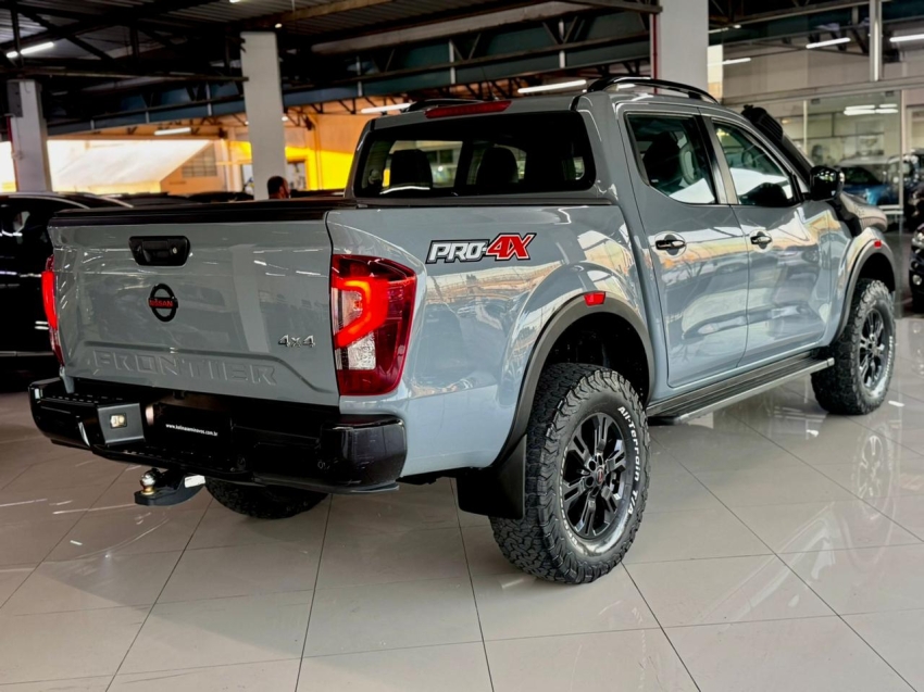 nissan frontier 2.3 16v turbo diesel pro4x cd 4x4 automatico 4p manual 2023